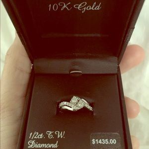 Diamond ring. 1/2 ctw. 10k White Gold. Size 6